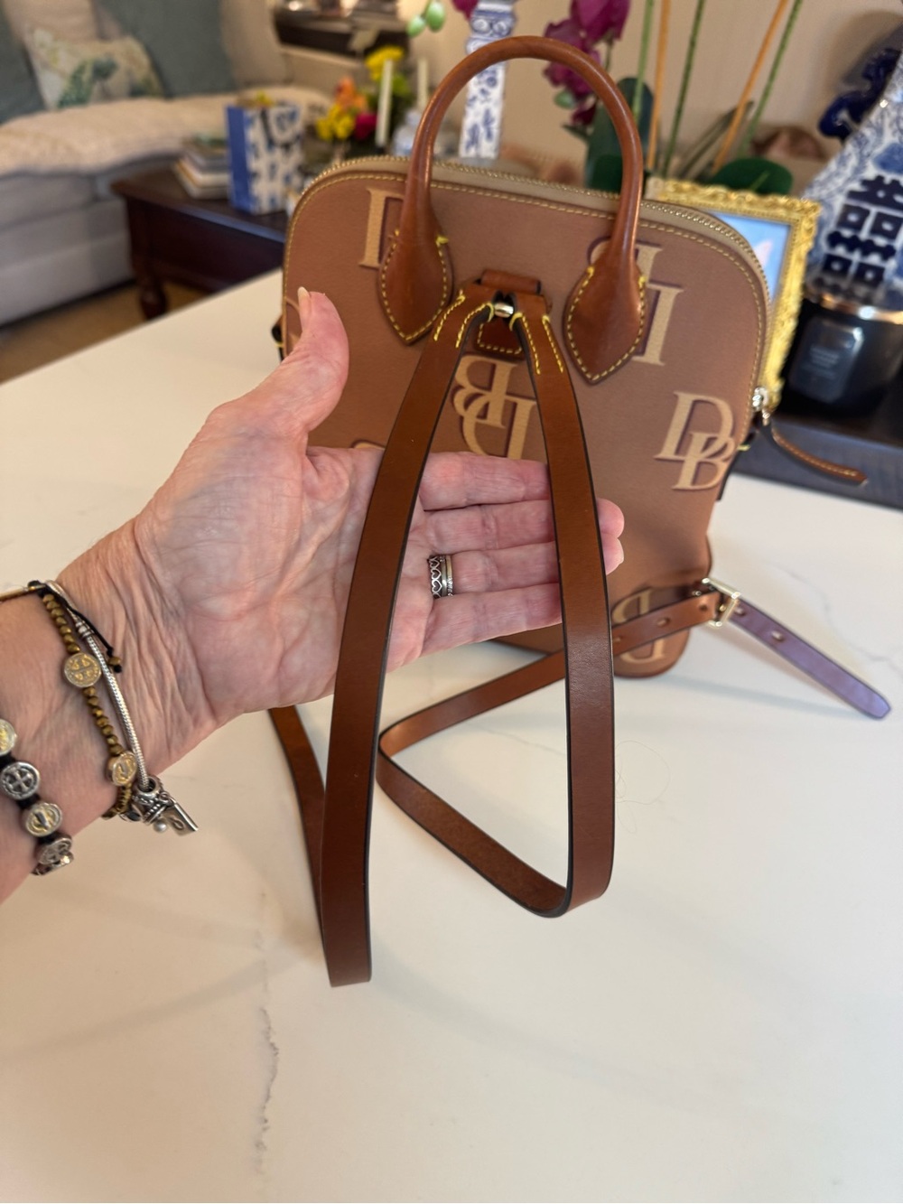 🤎 DOONEY & BOURKE SIGNATURE LEATHER BACKPACK! - Picture 9 of 13